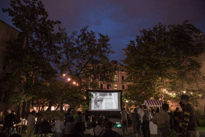 Best Outdoor Movie Equipment for a Party Rental Company