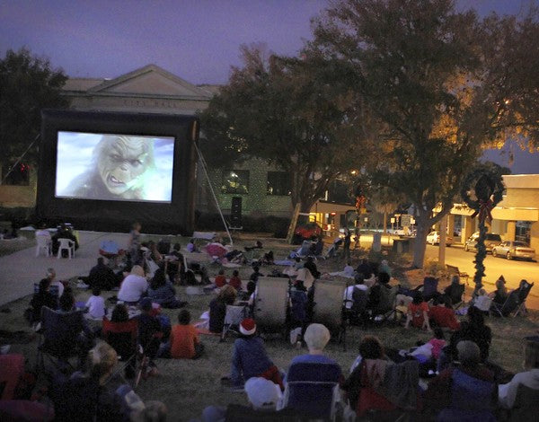 Orlando Sentinel: Outdoor movies please audiences in dozens of Florida cities