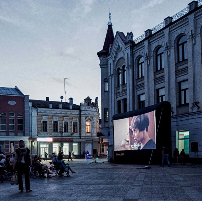 Do projectors work during the day?