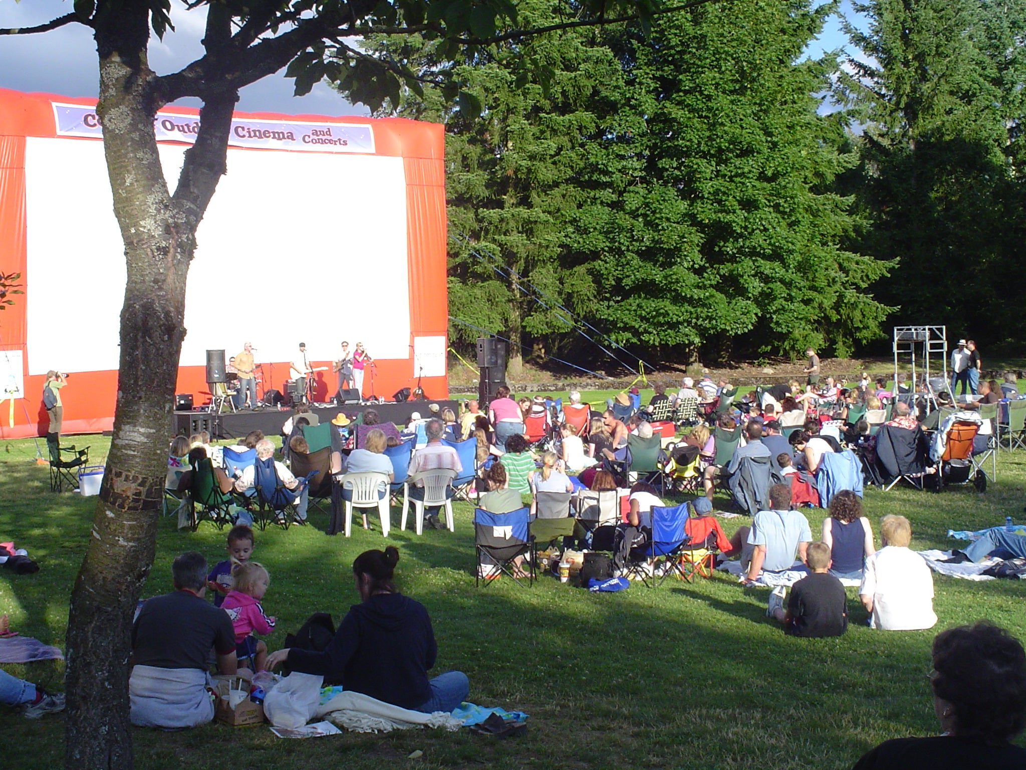 DeLorean Club Shows up at Outdoor Screening of Back to the Future